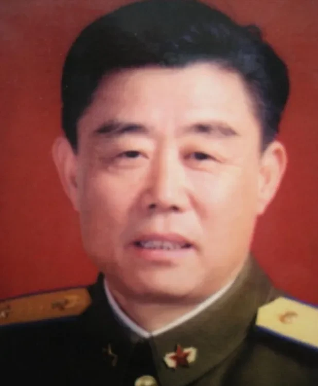 1968年，4架不明战机闯入我国领空，上级命导弹营长陈辉亭立刻击落来机，但他连续