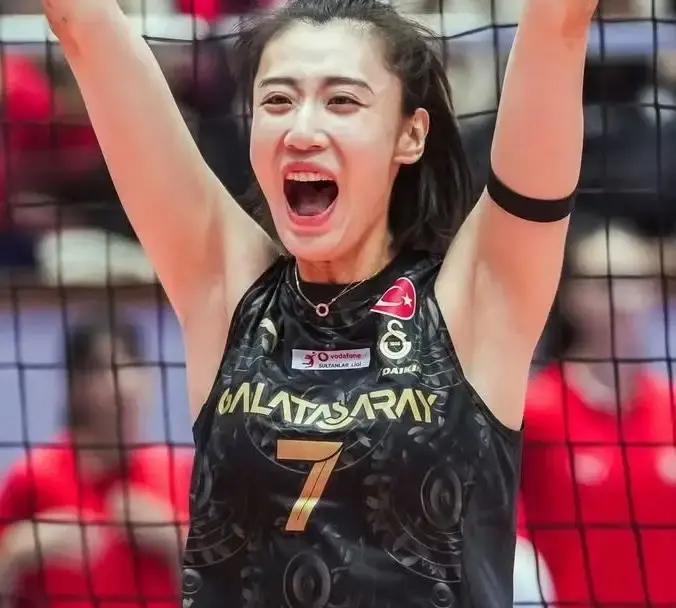 中国副攻，在土耳其当了拦网王。不是外援，是王媛媛。局均拦网1分，联赛独一份