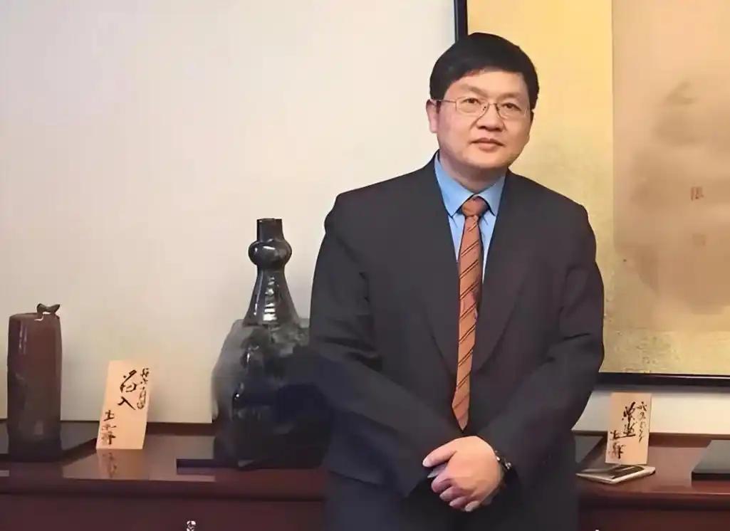 2026年4月，六大平台集体动手，复旦教授冯玮各平台的几百万粉丝账号，直接清零，