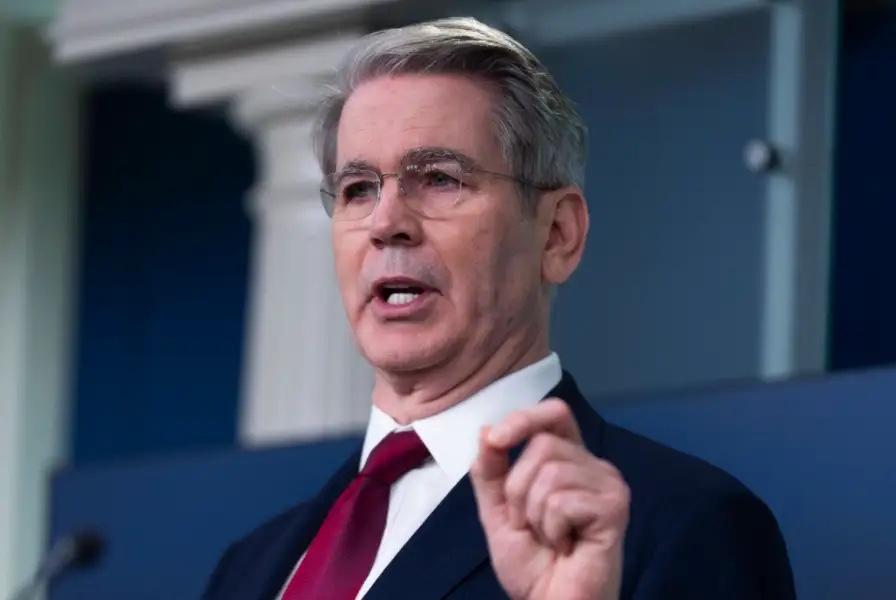 美国“子弹”已上膛，美财长通知中国交出稀土！话音刚落，中方停购大豆......大