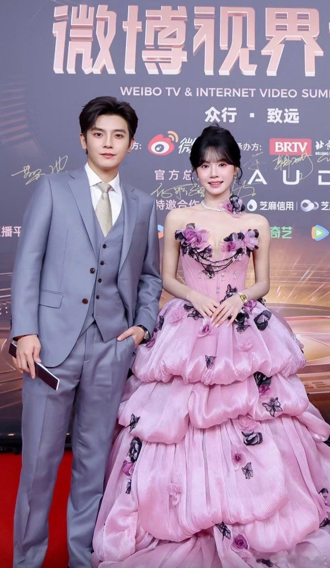 短国顶流Cp能火确实是有原因的，配一脸​​​