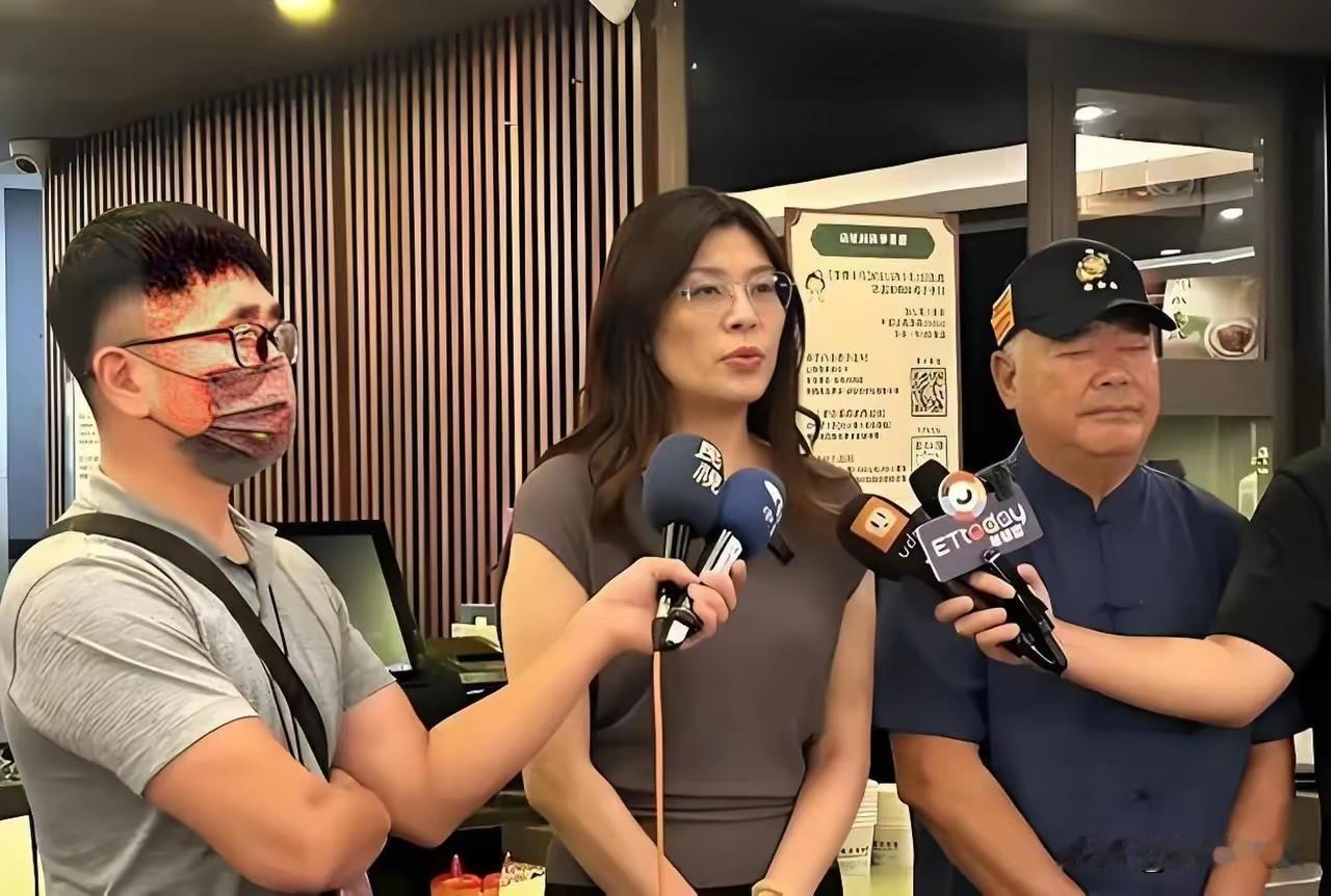 台湾国民党选举太有意思了。党内民调和岛内民调区别大了，下面就看国民党员们想不想下
