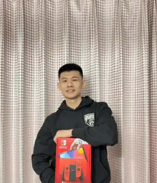 辽宁队20胜2负领跑，但真正的危机不在对手名单上。就在你替补席的队友手里。