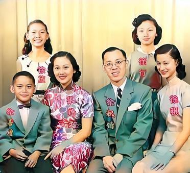 这是大文豪徐志摩的儿子徐积锴一家六口。徐积锴是徐志摩与张幼仪的孩子。徐积锴十三岁