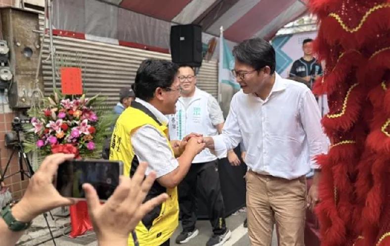 邱建富不请自到，黄国昌当面强调，彰化的这场角逐就是“蓝白合”，魏平政这回稳了！就
