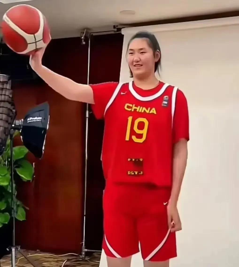 中国女篮亚洲杯12人名单预测！内线：张子宇、韩旭、陈明伶。后卫：陈玉婕、杨舒