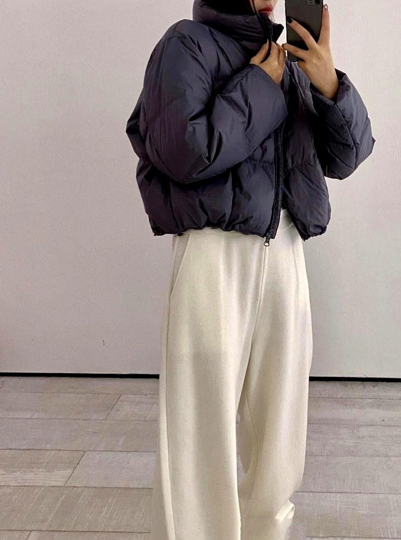 现在的女人真的很奇怪！满大街，她们都是清一色的：宽大羽绒服，下身是阔腿裤、拖地