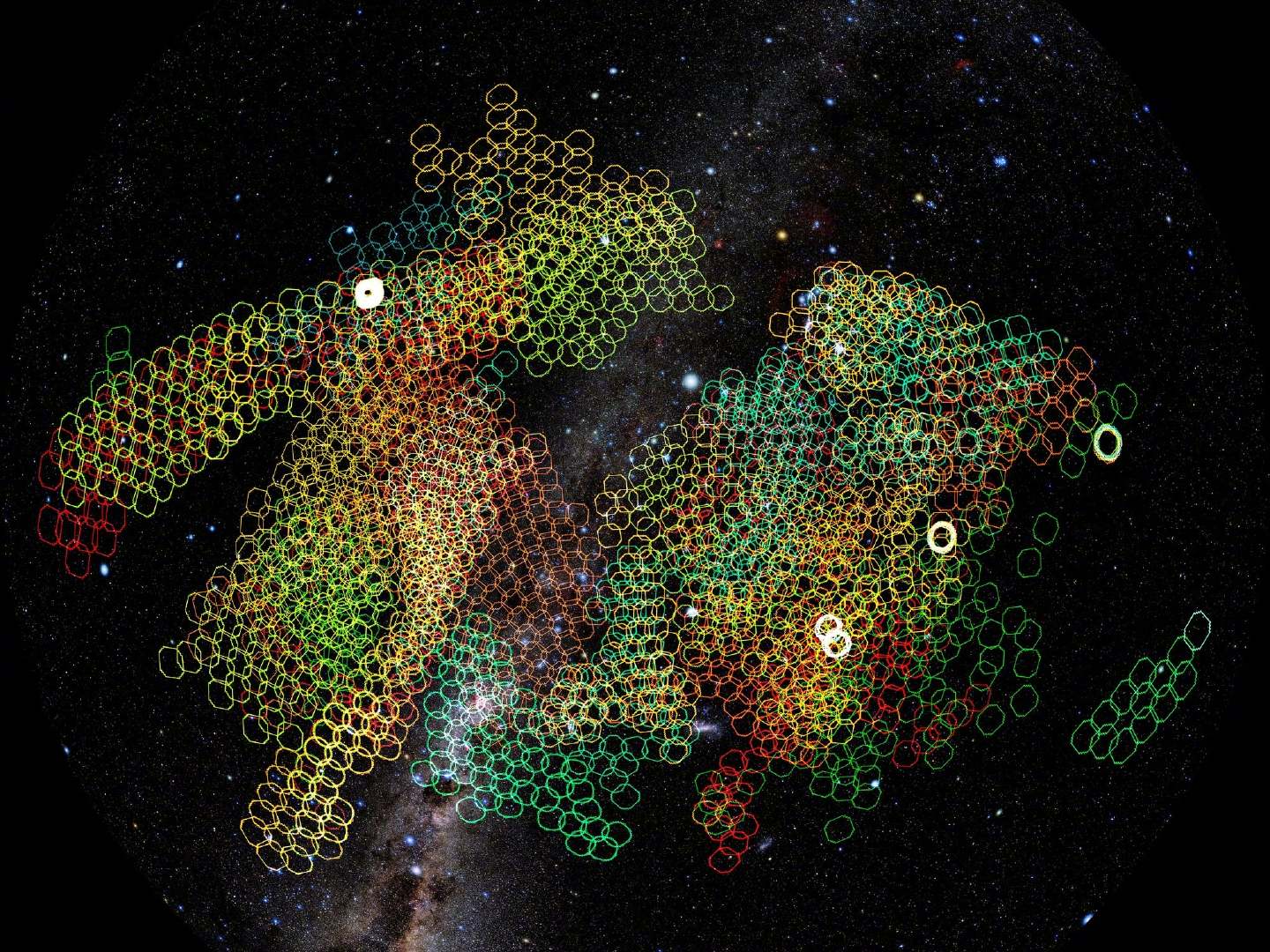 宇宙里每时每刻都有恒星在爆炸。过去，天文学家一年能逮到几千颗这样的超新星，就算收