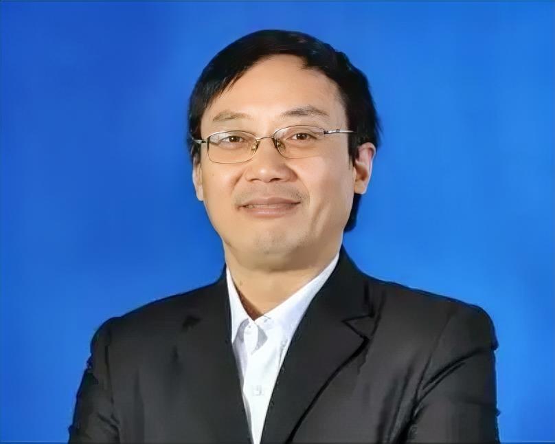汤家凤7月15日一早发文，称他认同网友所说的“蒋方舟是条汉子”，特别是她回应肖鹰