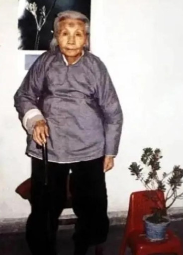 1992年，88岁老奶奶嘱咐孙子说道：我死后，一定要好好保存遗体，将来会有奇迹出