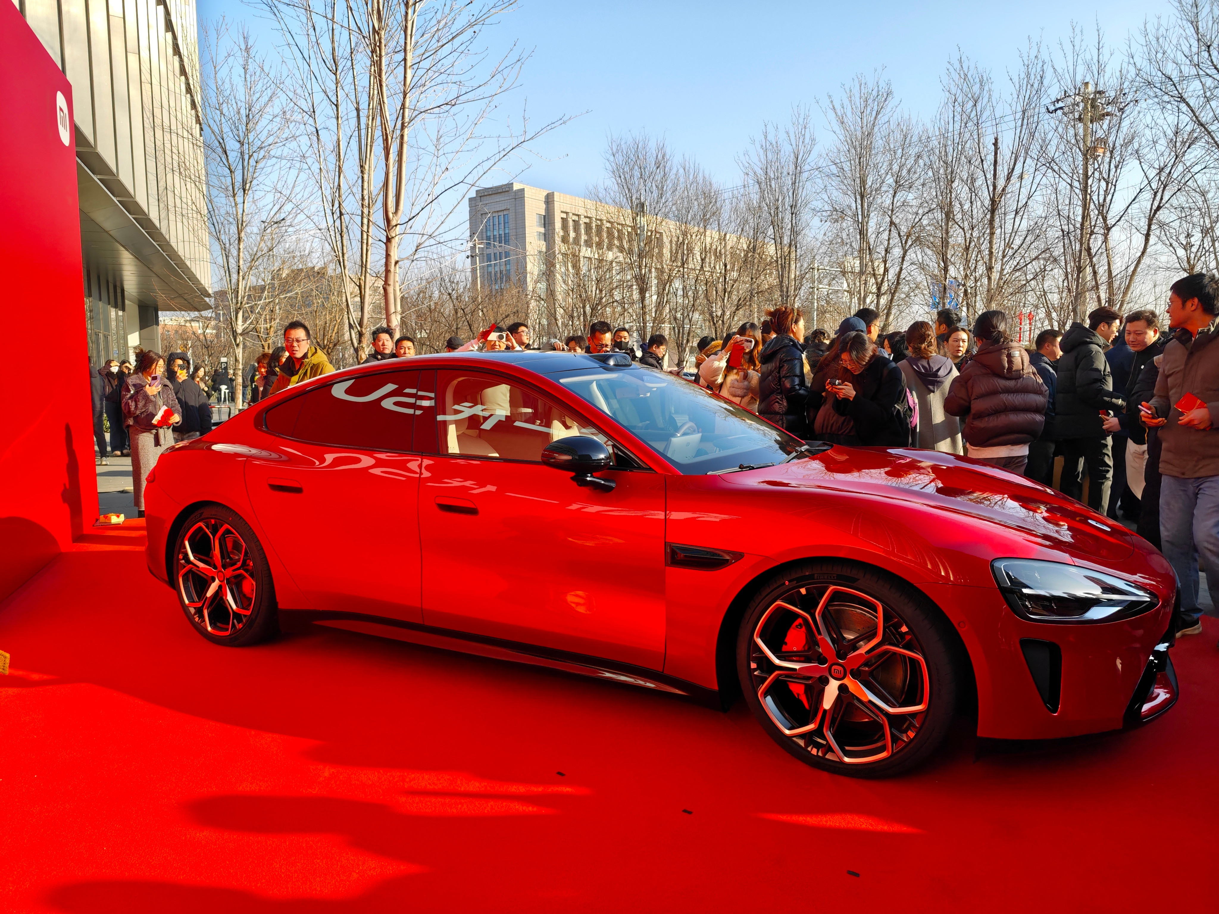 我嘞个去，这个颜色我记得是小米的高定色吧？在新SU7上可以直接选？？？