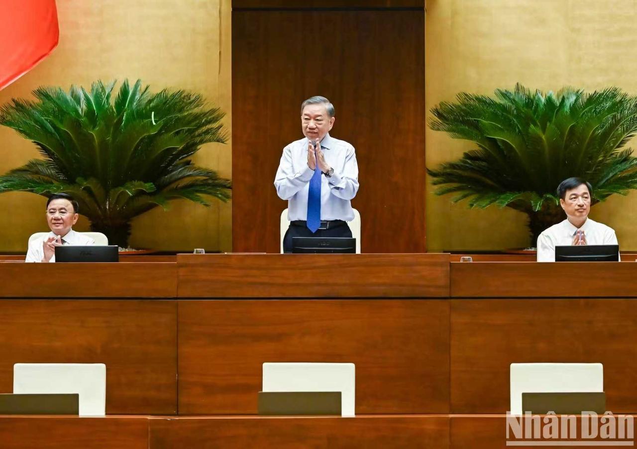 不简单！越南政坛未来的中坚力量齐刷刷亮相8月26日，苏林在首都河内市接见由越