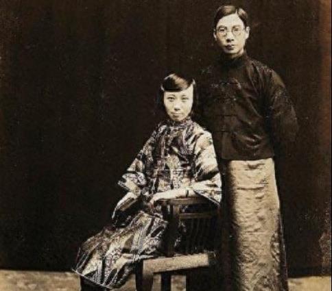 一天，茅以升和妻子手挽手在公园里散步，聊到感情问题时，妻子说：有些第三者挺可怜的