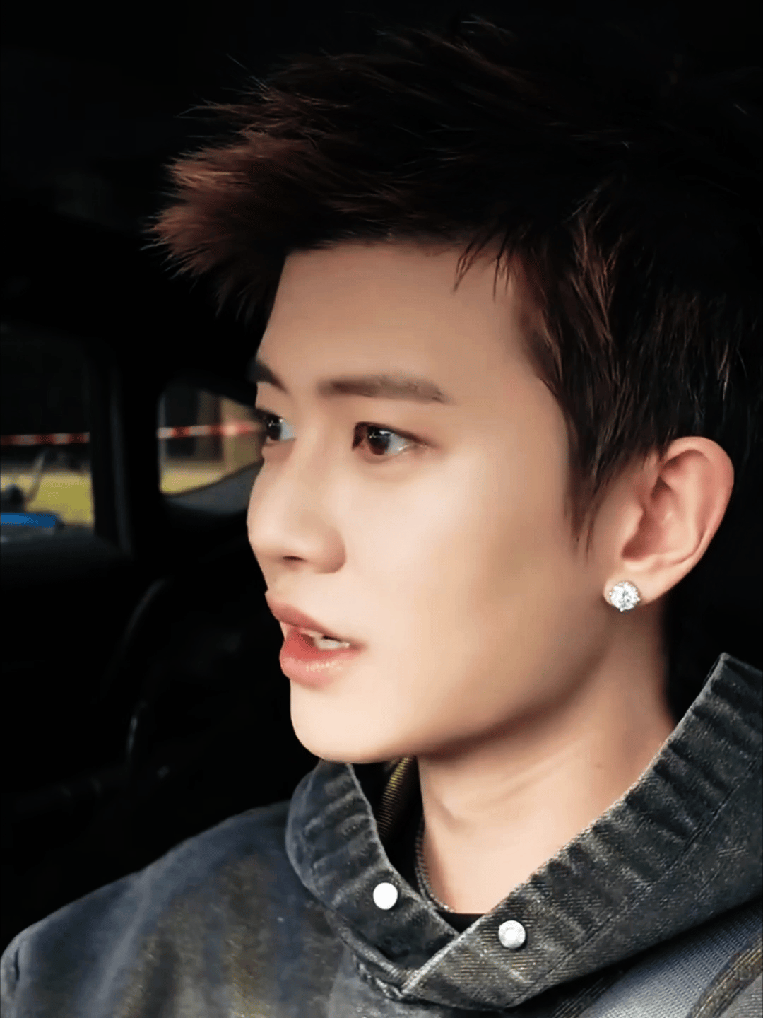 任嘉伦啊任嘉伦[大笑]大晚上的发个视频，还让你的嘉人们休息吗？这个吞咽口水