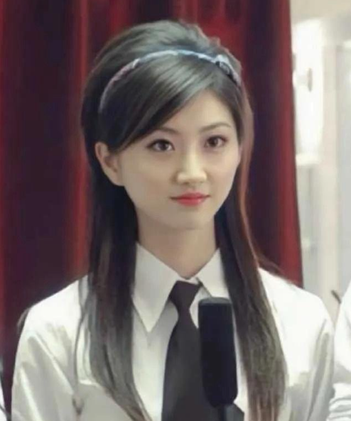 18岁的景甜也太绝了，满脸胶原蛋白，清纯又粉嫩，满是少女的清甜与灵动