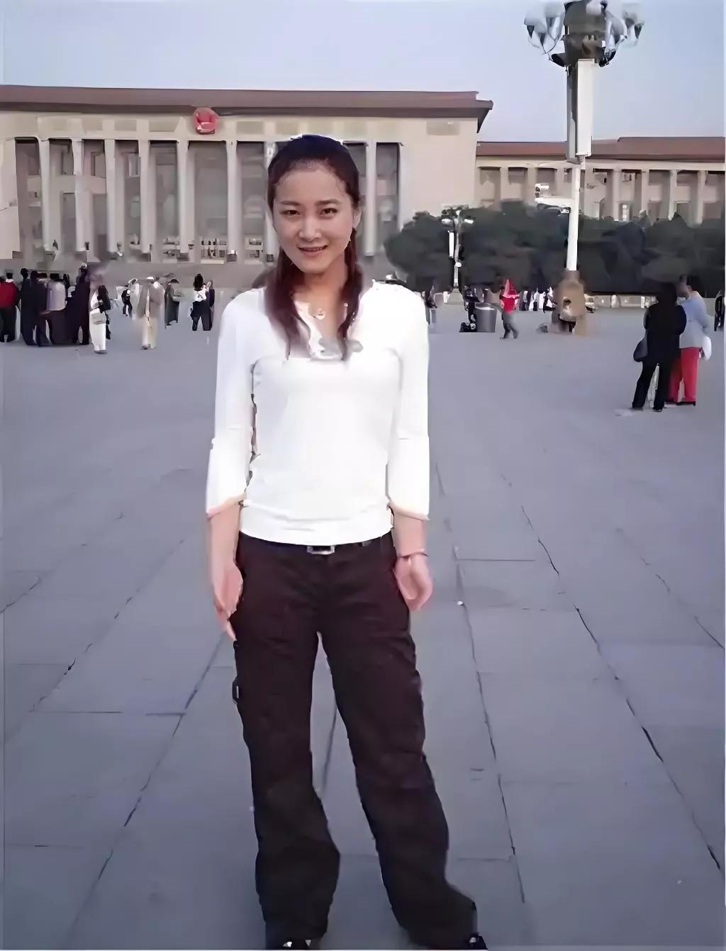 图1是二十年前的贾玲。图3是现在的贾玲！那么图2那个胖丫头是谁啊？[捂脸哭][