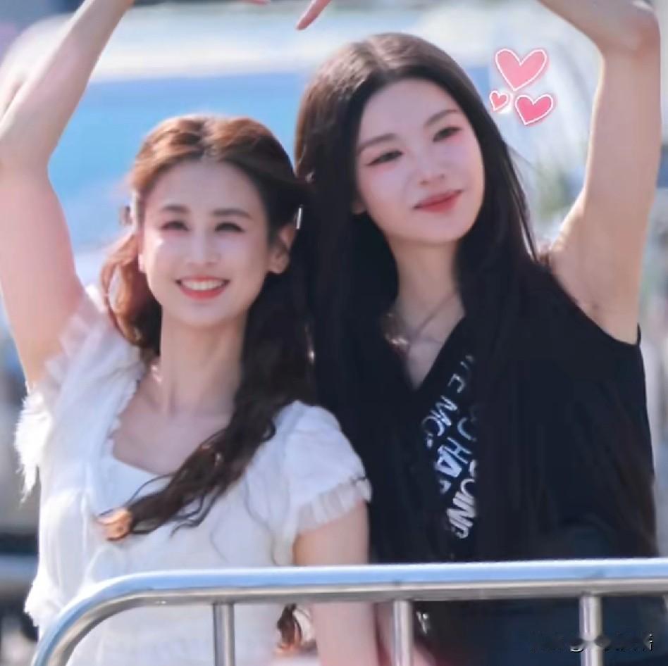 5月7日晚上，43岁的黄圣依，冲上了热搜。前不久，前夫杨子不仅有了新女友，还再次