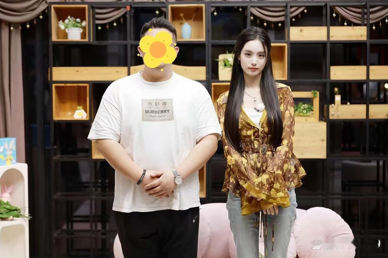 看迷糊了这张….太美了徐艺洋🍂