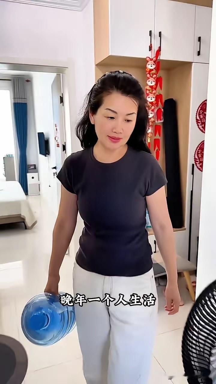 不管你是两夫妻还是两口子也不管是多大年纪只要是分床睡就等于离婚就等于夫