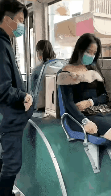 这个真的不能“扶”[笑着哭]