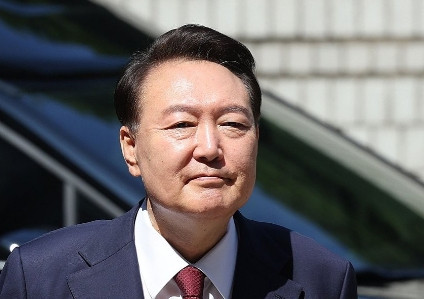 7月9日，韩国内乱特检组透露，若前总统尹锡悦被拘捕，将加速推进其“主干”叛国嫌疑