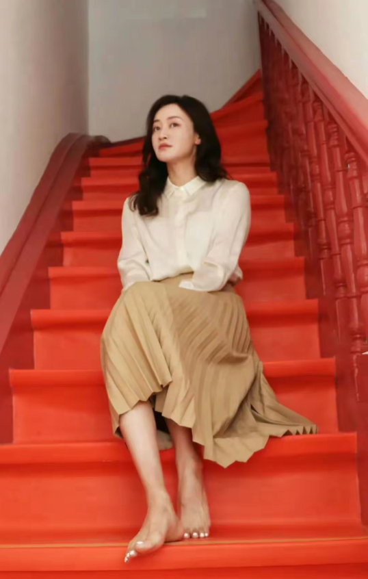 赵子琪，165cm，要是不涂指甲油就更美了，你们看看是不是呢？