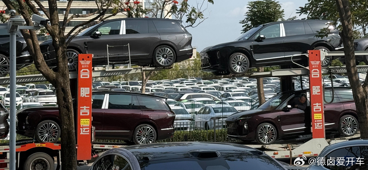 全新ES8配M24星云红，已经抵达部分交付中心了，估计接下来要做进店展示