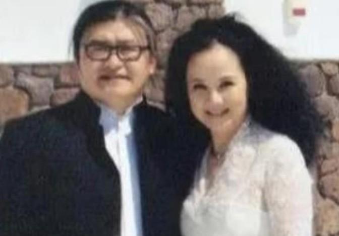 1987年，刘欢对主持人卢璐一见钟情，认识9天后就求婚成功，可是去民政局登记时，