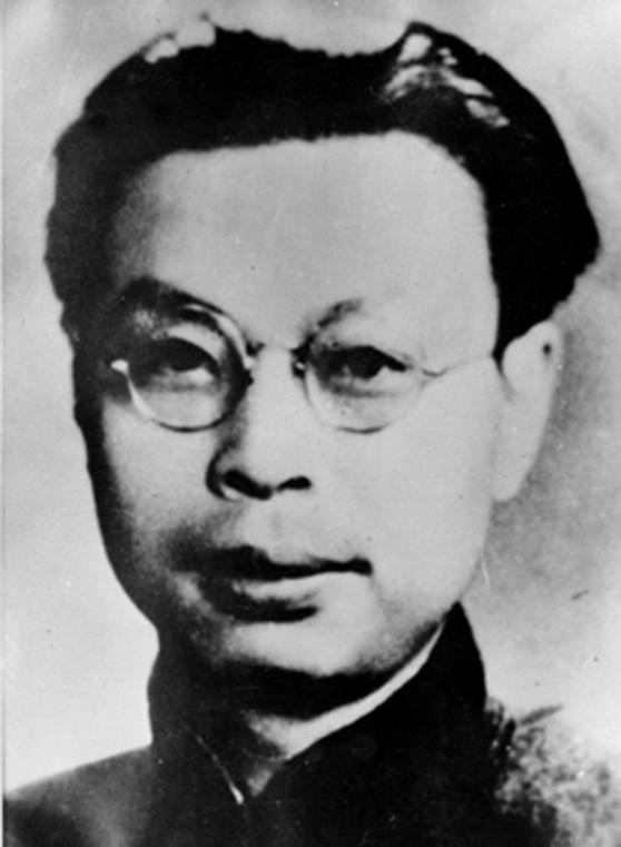 1949年，被敌人残忍杀害的李白烈士，留下的一张遗照，镜头中的他已经被折磨的不成