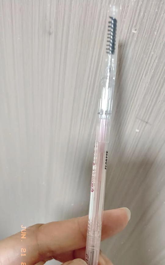 老爷子的东西都打包完了，下午叫快递来取件，老爷子说，“六毛，我看你那个大背包也不