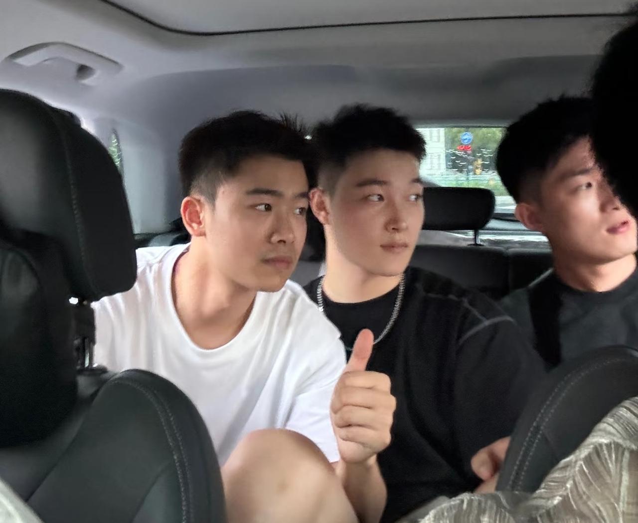 现在的男孩子，也不知道怎么了，都不愿找对象。我老公，老家有两个棠弟，都29岁