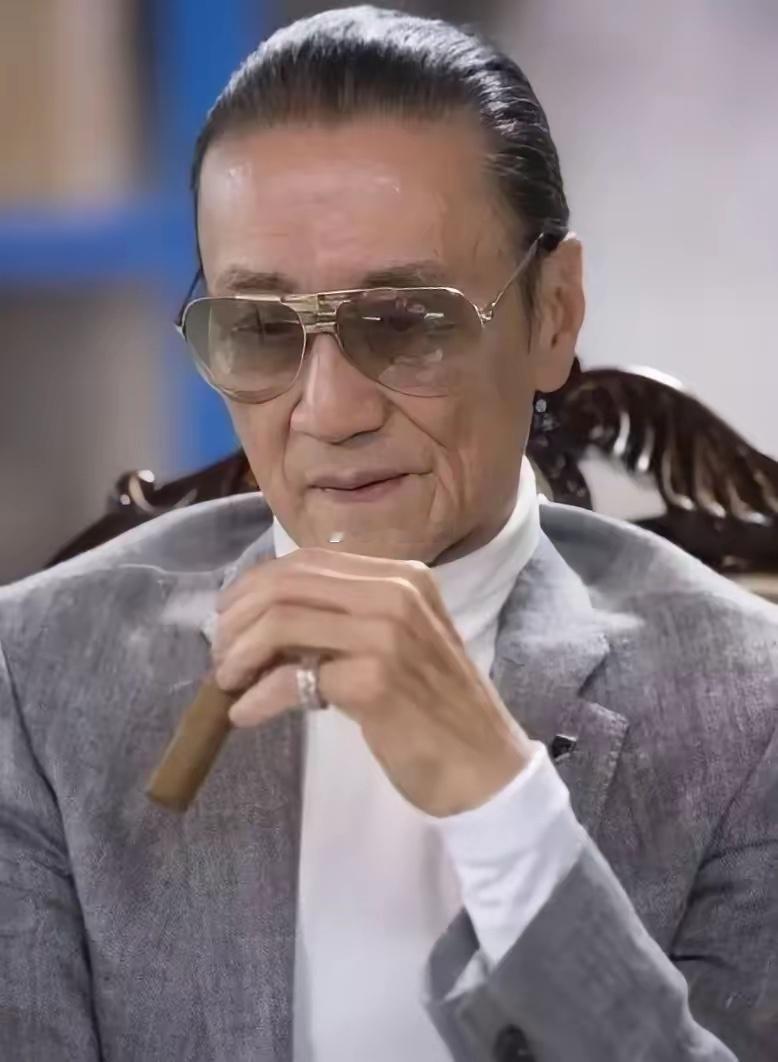 谢贤去世，让王菲面临一个难题。谢贤的葬礼，王菲会不会参加？要不要参加？以什么身份