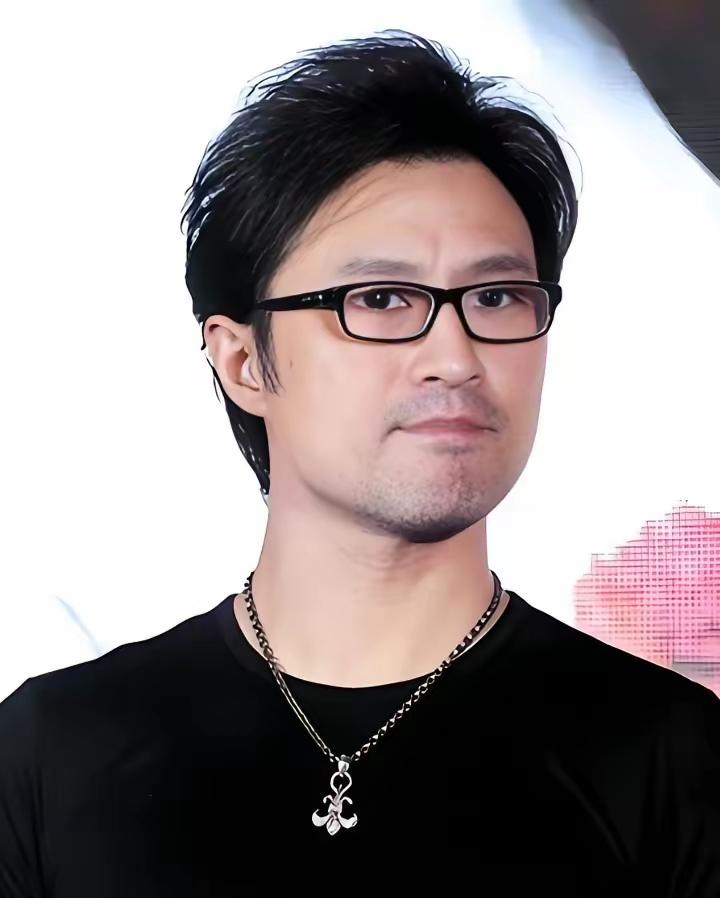 汪峰在节目后台接受专访时，说自己和章子怡的八年婚姻，过得就像熬了整整八年的高考。