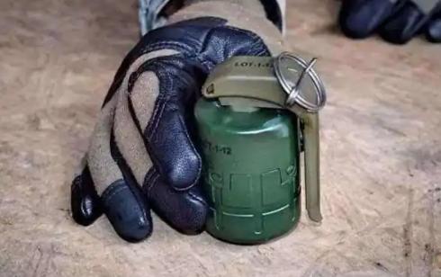 许多人对炸药的威力没有确切的概念，以一颗手榴弹为例，虽然它只含有几十克的炸药，但