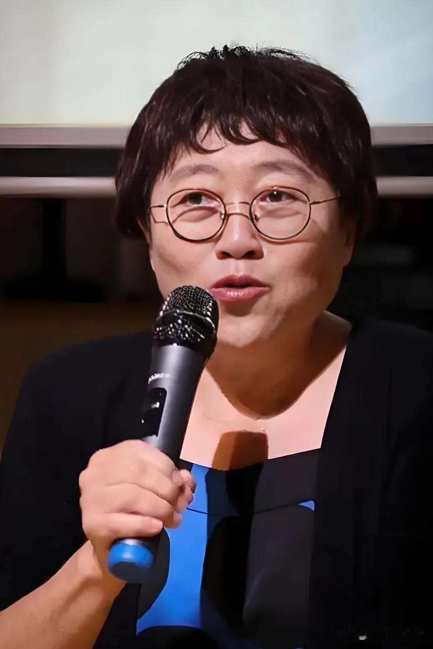 李银河说：“城市里的女光棍多得吓人，农村的男光棍已经彻底绝望，这就是易经所