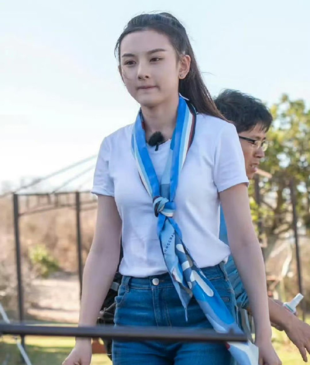 原来她小时候就这么漂亮了
