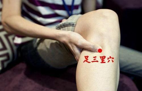 过了小暑别贪凉！老中医：这3个“夏养穴”按一按，祛湿又安神张阿姨今年刚退休，原