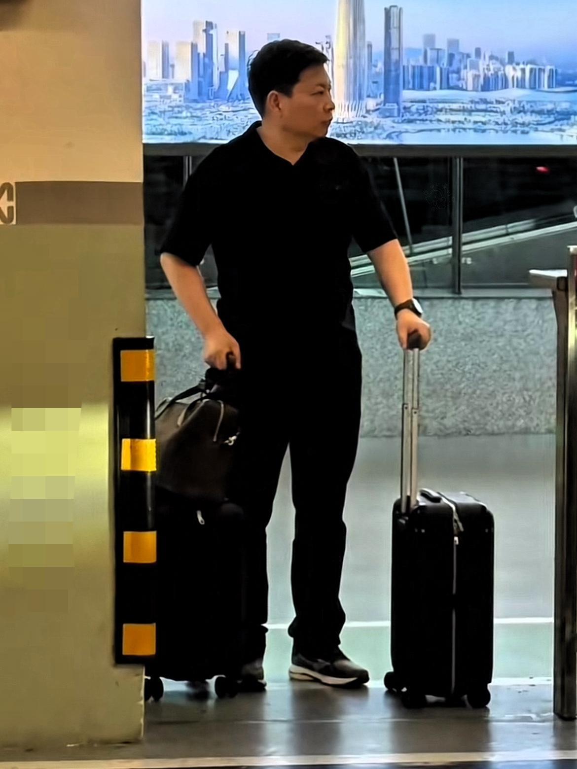 我发现余承东有个习惯估计这辈子都改不了，那就是他这个人特别的低调。不止一