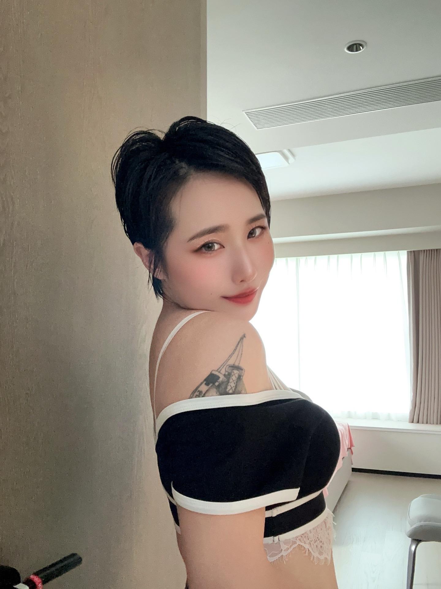 短发 微胖