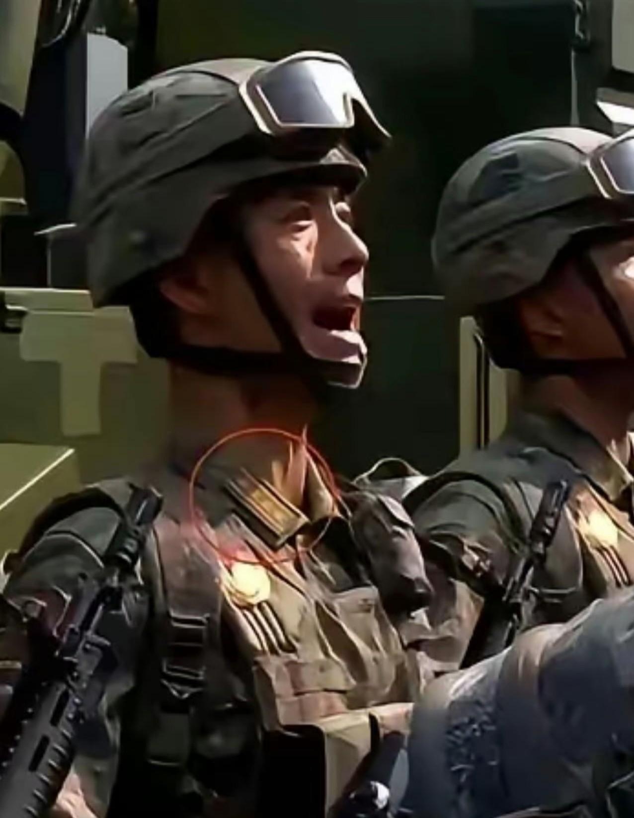 93阅兵，参阅人员军衔高的是不是就是下面两人了？图一三，陆军保障方队的这位军人