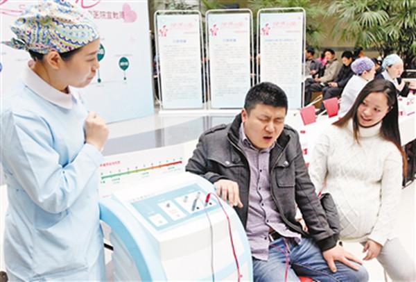 看过这些男人体验分娩时的反应, 你就会知道生孩子有多不容易