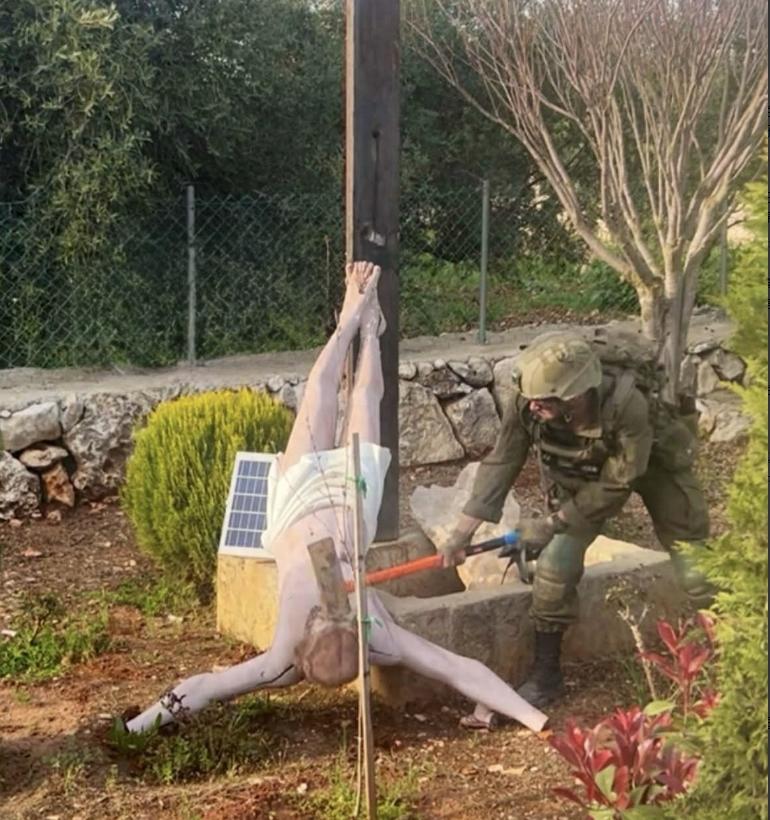 内塔尼亚胡也怕了，赶紧发文澄清。以色列士兵在黎巴嫩砸毁耶稣雕像，引发众怒！不