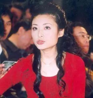 董卿和周涛都是我最喜欢的女主持人。周涛；她是大型晚会的“定海神针“她主持过1