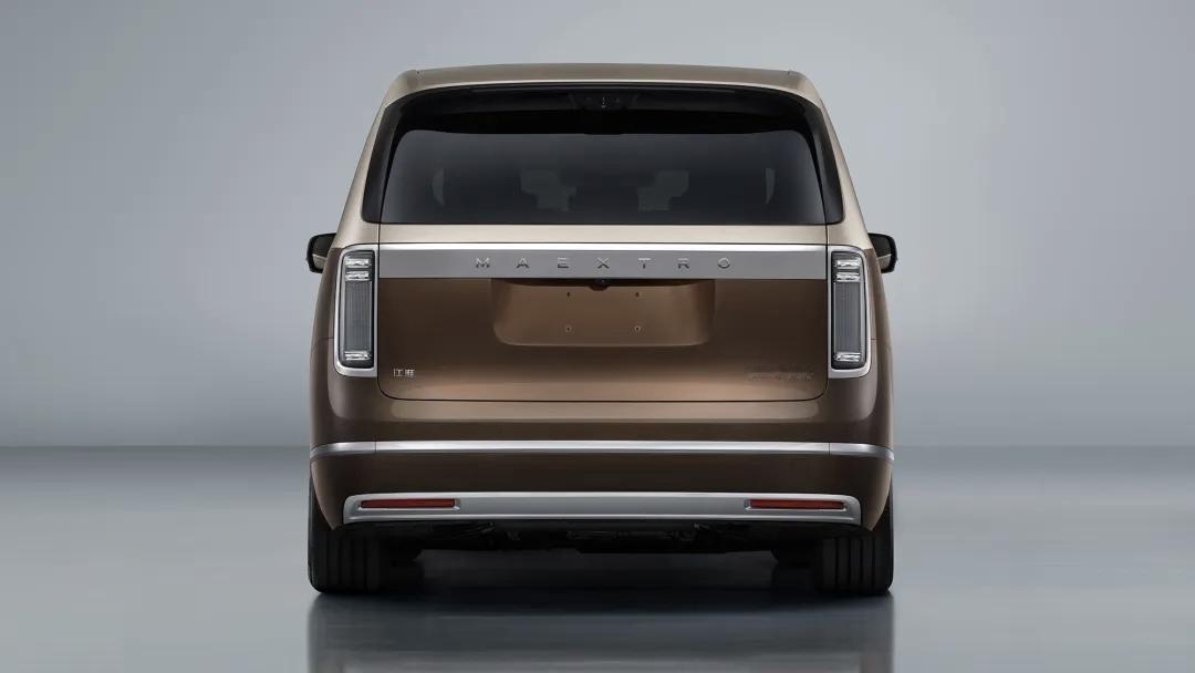 知道尊界要推MPV，但没想到出来的这么快。V800这个外观出来，智界V9可以推下