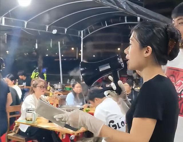 鸡煲公主爆火前后反差佛山顺德“莫氏鸡煲”老板的女儿，因网红探店意外走红，被网友称