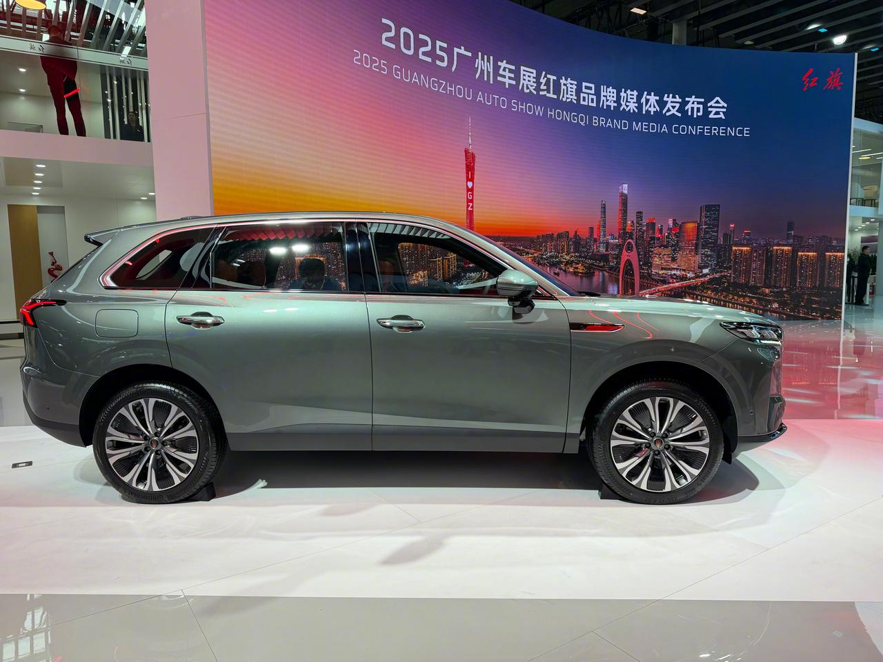 红旗HS6PHEV在2025广州国际车展开启预售，预售先享价17.88万