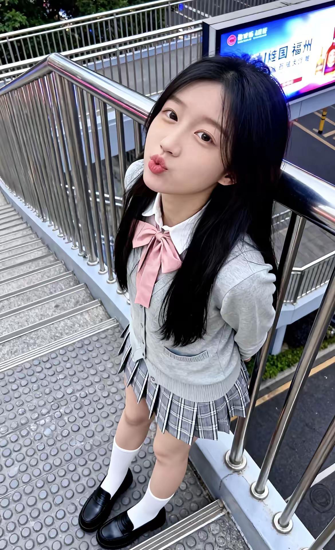 嘟嘟嘴你会吗？jk穿搭学院风穿搭jk制服女孩日常街拍