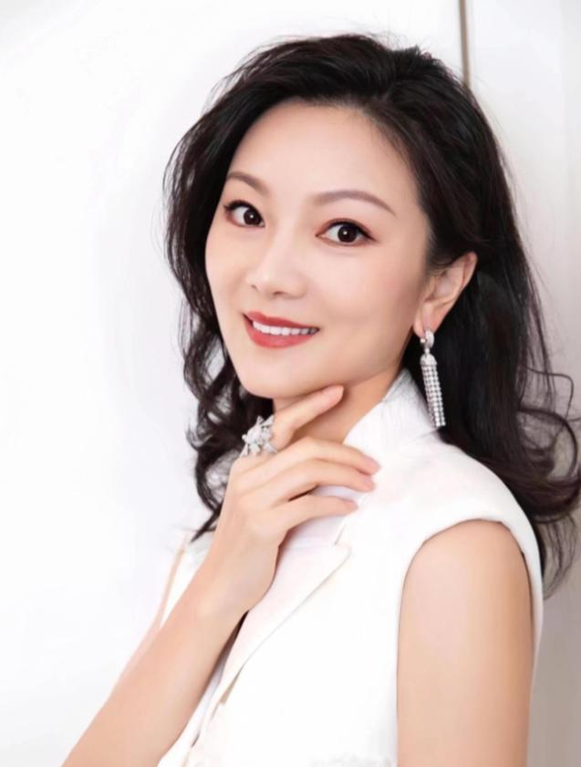 2000年，19岁的陈婷正在上课时，突然感觉一阵恶心呕吐，同桌问她：“你怎么啦？