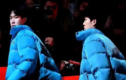 波司登卖爆的极寒羽绒服，正在被疯狂退货。不是因为不暖，而是因为根本穿不进去。48