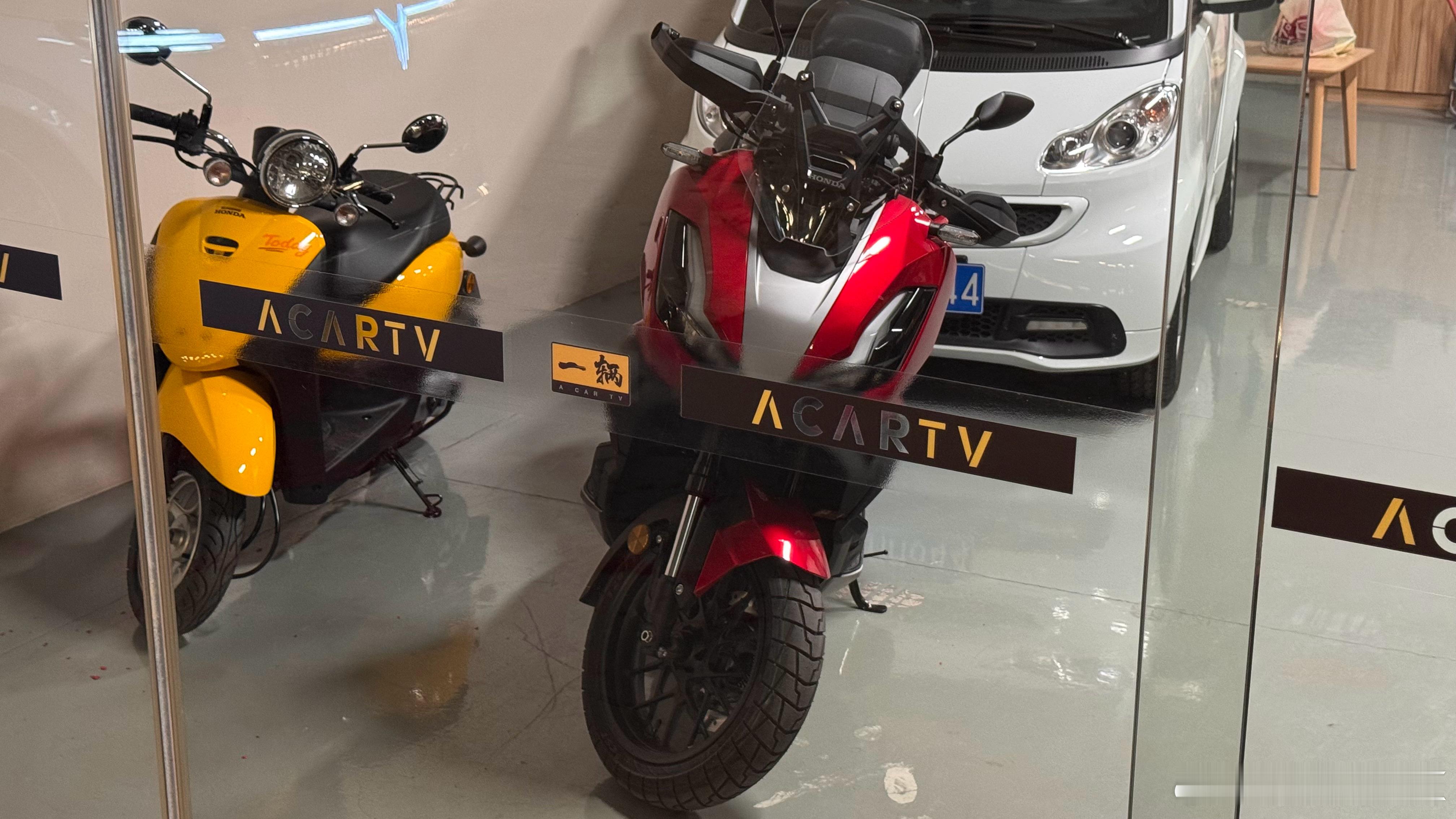 烧完鞭炮就开始有过年的感觉了祝各位新年快乐、马年马力充足身体健康，顺顺利利换上自